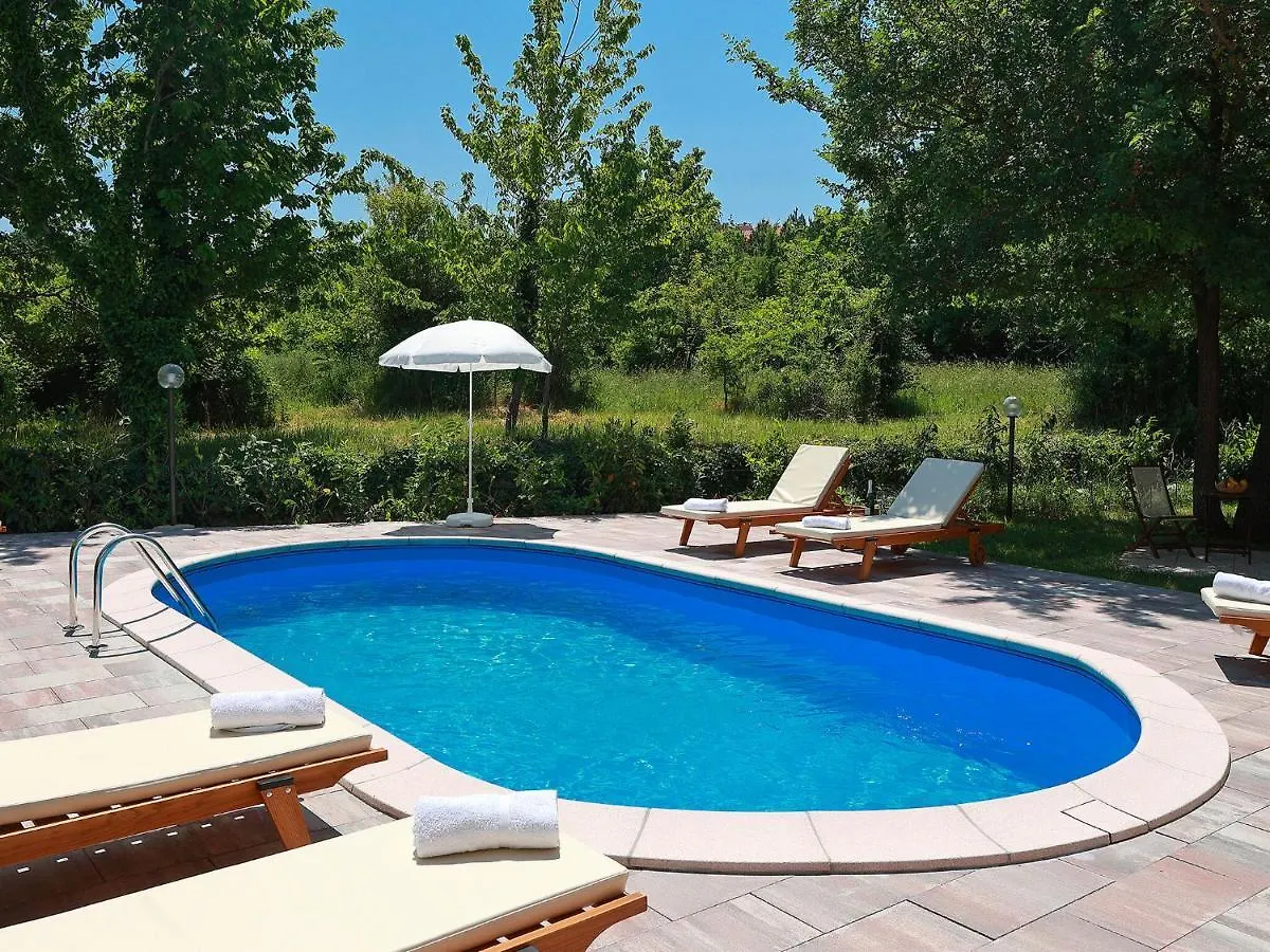 Exquisite Apartment In Ilo With Balcony Šilo