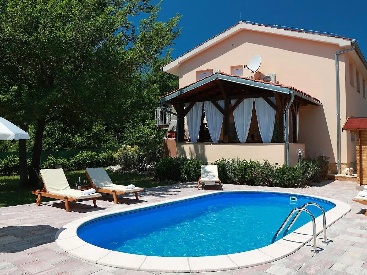 Exquisite Apartment In Ilo With Balcony Silo